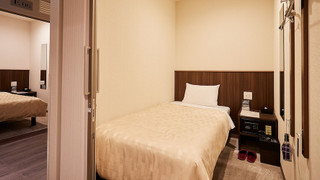 2カプセルルーム 女性用 共用シャワーとトイレ