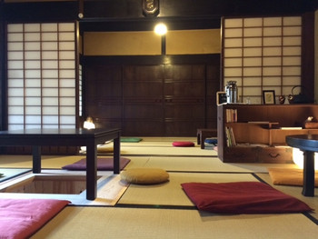 「らっこや」 内観 46276002 築150年の古民家をそのまま使ったお店です