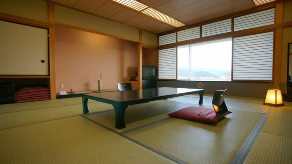 約100本の桜が咲き誇る、美しい庭園が魅力3981953