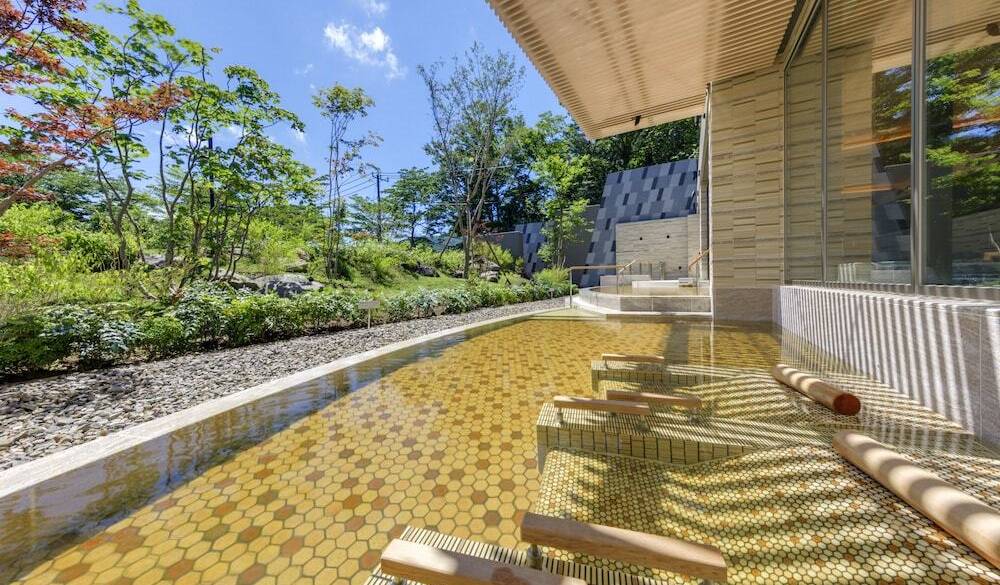 四季の露天風呂 棚湯 庭園 / 1