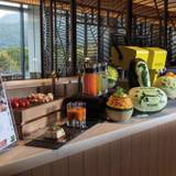 搾りたてを味わうジューサーも / 3