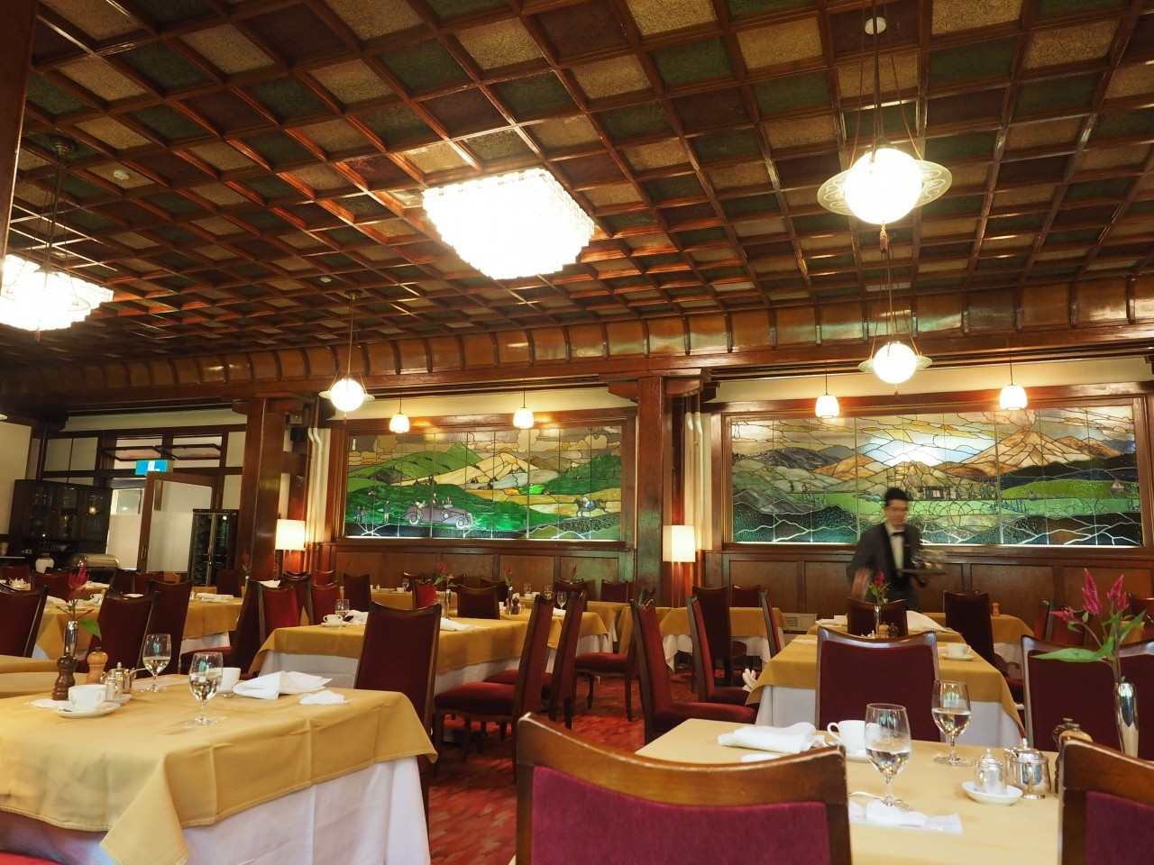 伝統のフランス料理をメインダイニングルームで3771515