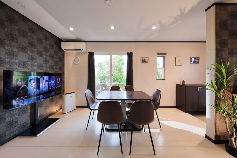 客室内のダイニングエリア