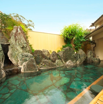 のんびり足湯♪広大な日本庭園がある純和風温泉旅館3457851