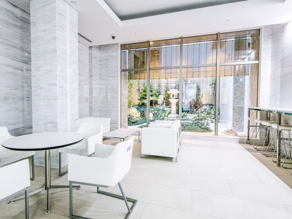 2重のセキュリティで女子ひとり旅をサポート4004568