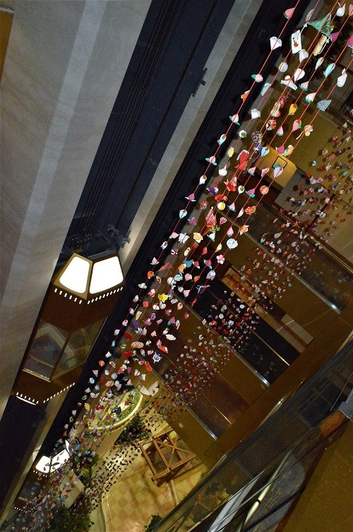 4層吹き抜けの吊るし雛