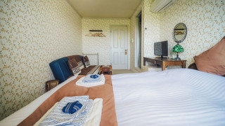 デザイン ルーム ダブルベッド 1 台 パーシャルシービュー