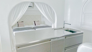 サントリーニ（Type A 温水インフィニティプール付き・大人定員４名）