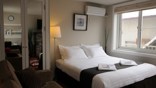 スタジオアパートメント暖炉付き（メインフロア）