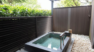 [禁煙] デラックス和洋室/温泉露天風呂付 (岩風呂)