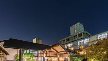 宿外観 夜 / 2
