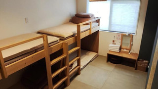 4人部屋 共用バスルーム (チェックイン午後10時まで)