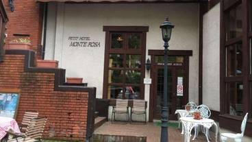 施設の入り口 / 11