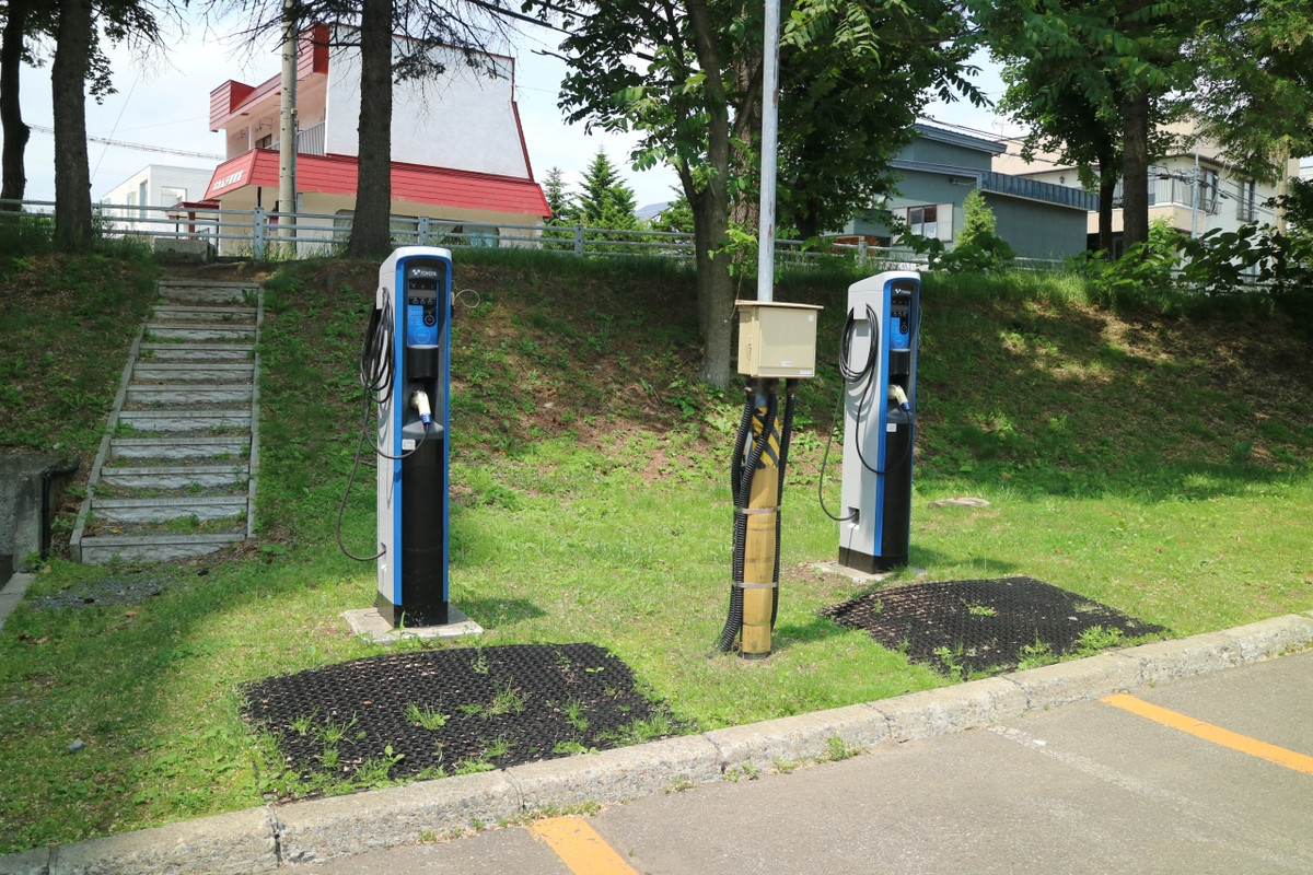 給電装置が２基あります。（無料）