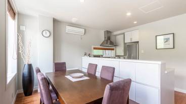 客室内のダイニングエリア / 18