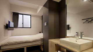 ダブルルーム (共用シャワー&トイレ)