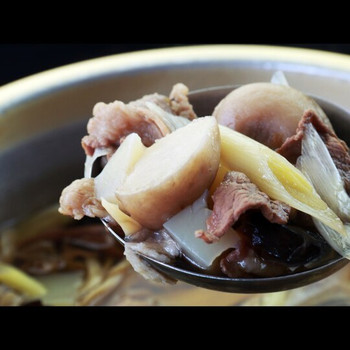 エメラルドグリーンの五色沼そばに建つ温泉宿3638825