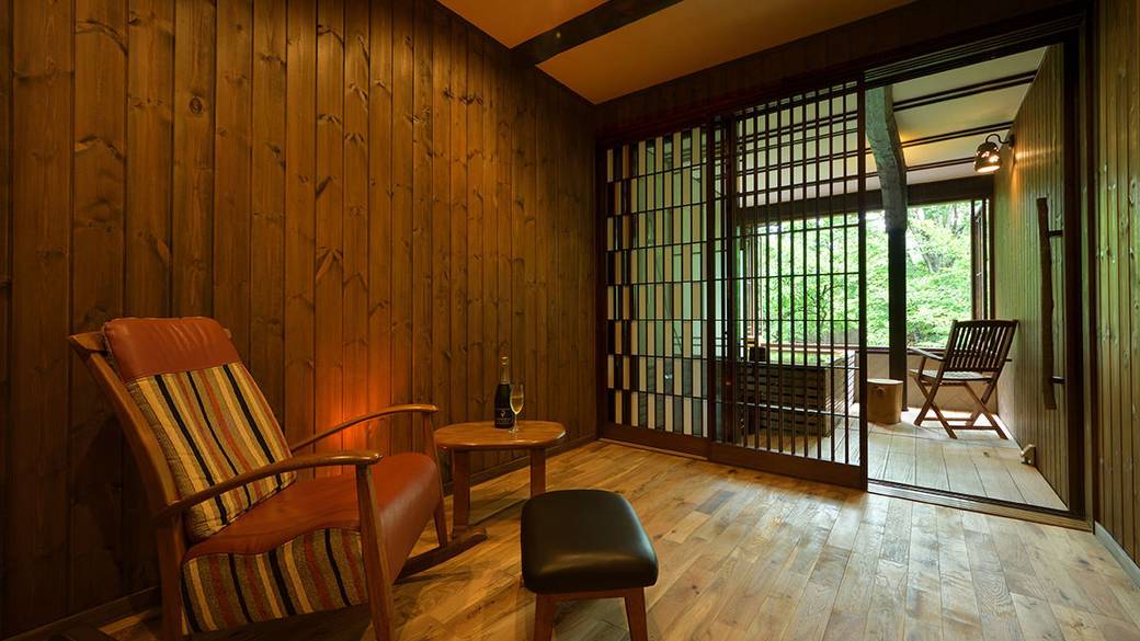 天然木に包まれた
癒しの客室 / 5