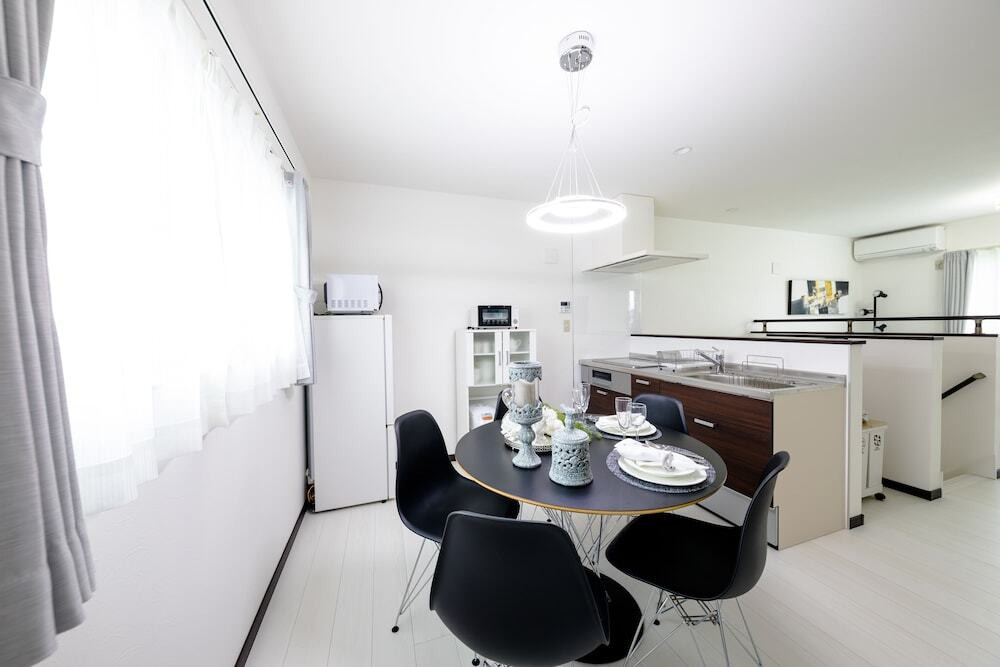 客室内のダイニングエリア