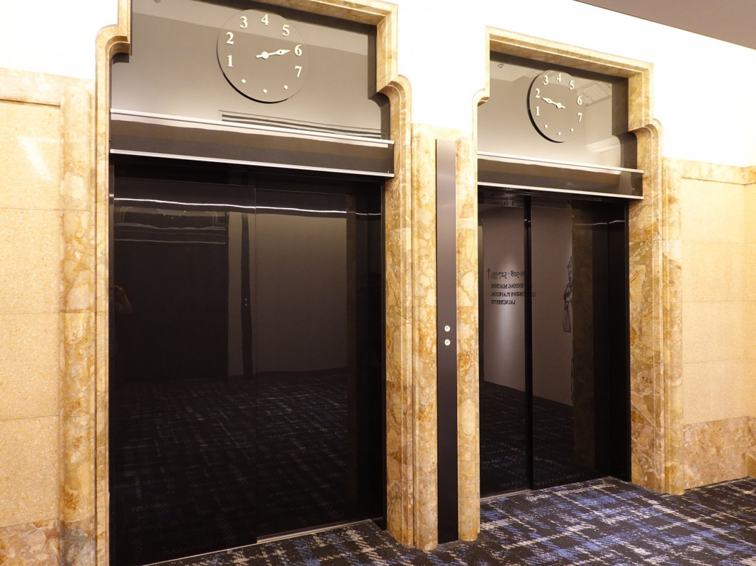 百貨店時代を思い起こすエレベーター