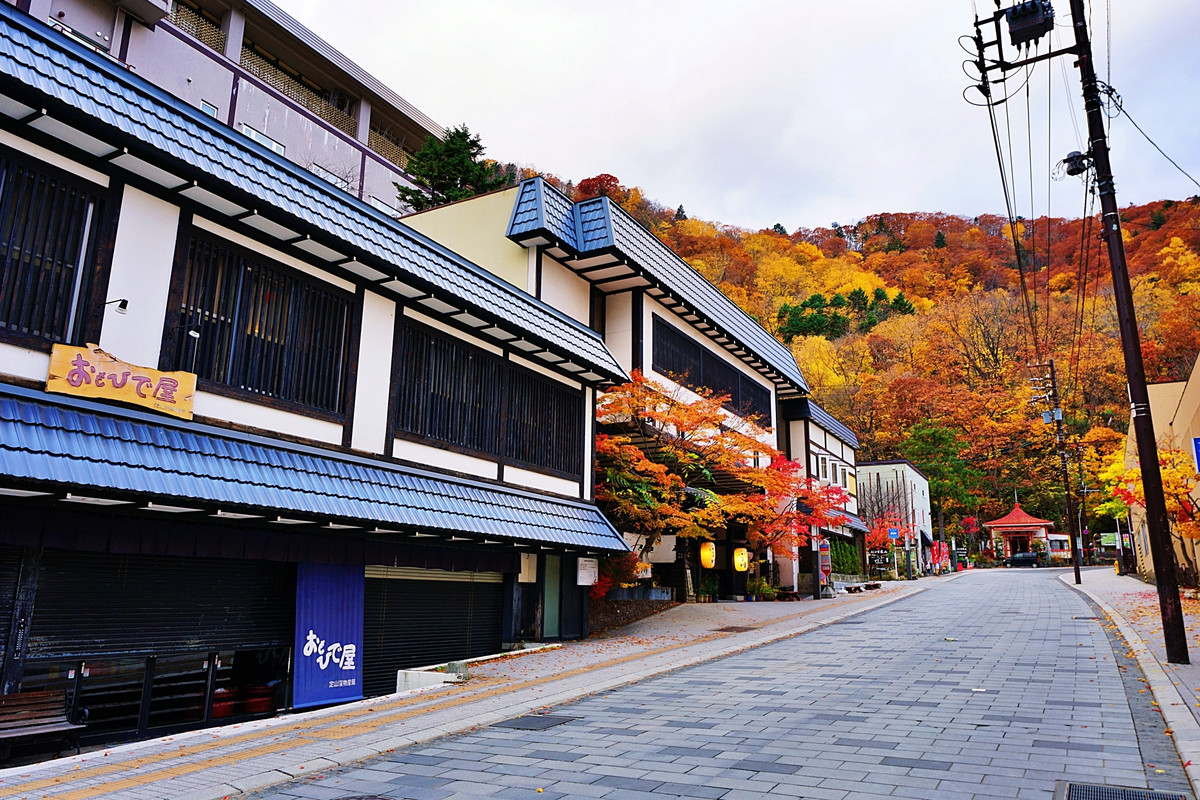 定山渓温泉街 秋のイメージ
