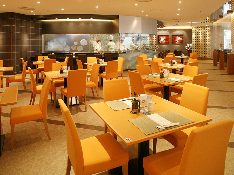 老舗ホテルでこだわりの朝定食に舌鼓4228982