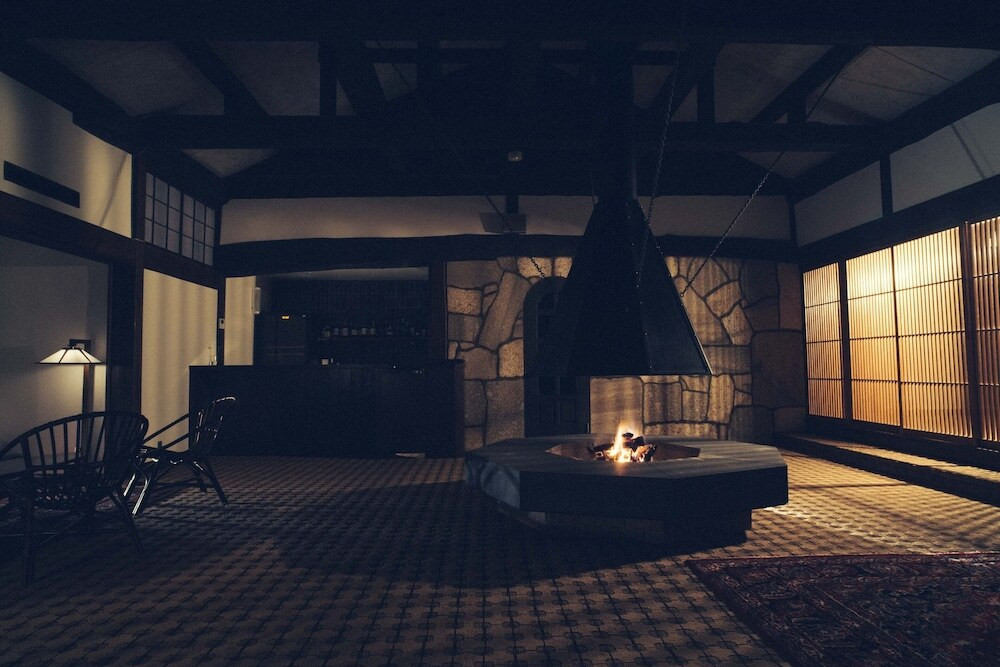 文豪が愛した文化財宿で話題のサウナを体験4377104