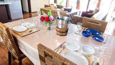 客室内のダイニングエリア / 28