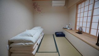 (102室) 1階 2人部屋 (個室、専用トイレ、シャワー付)