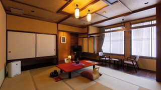 和室12.5畳 専用バスルーム & トイレ付