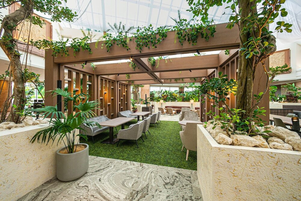 クラブラウンジでお酒も食も満喫3931046