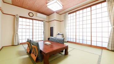 客室内のダイニングエリア / 33