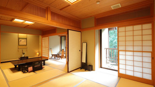 続き間の広々とした客室 (和室) <禁煙>