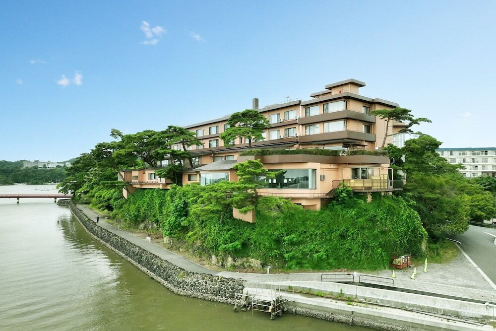 カキに牛タン、大海老も！特選食材を炭火焼で堪能4752632