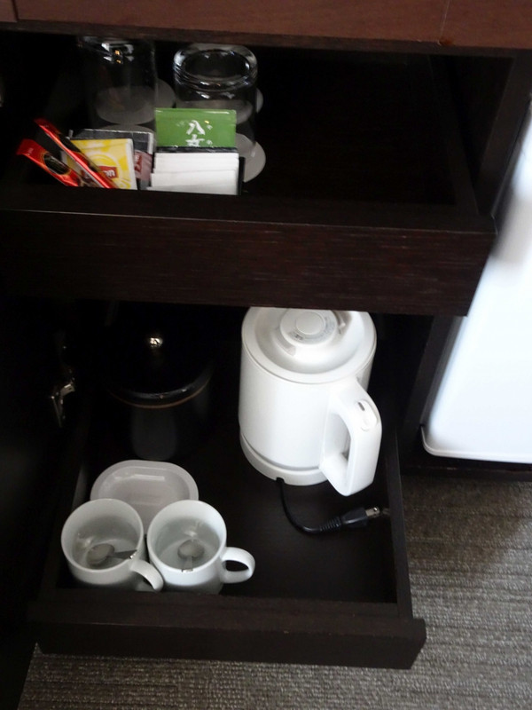 お茶やポット、コップはこちら