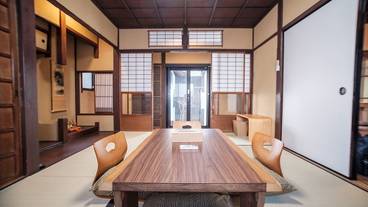 客室内のダイニングエリア / 8