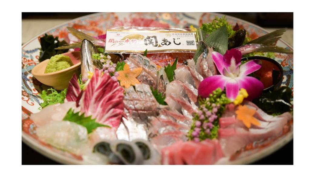 夕食 会席料理の一例① / 1