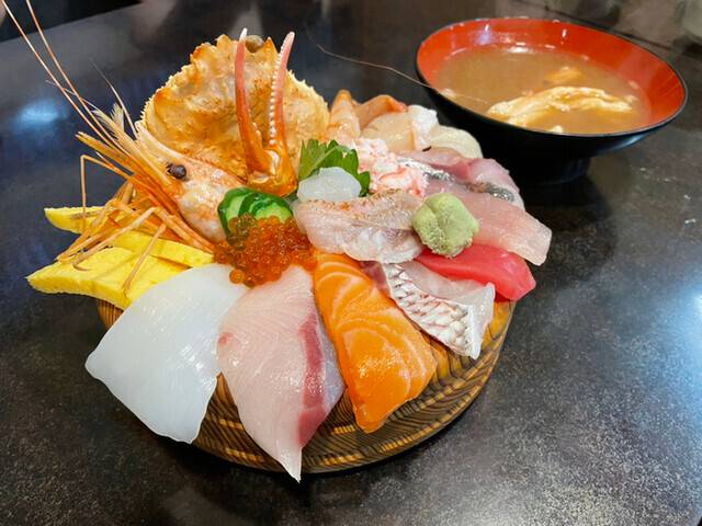 近江町市場寿しの海鮮丼 / 1