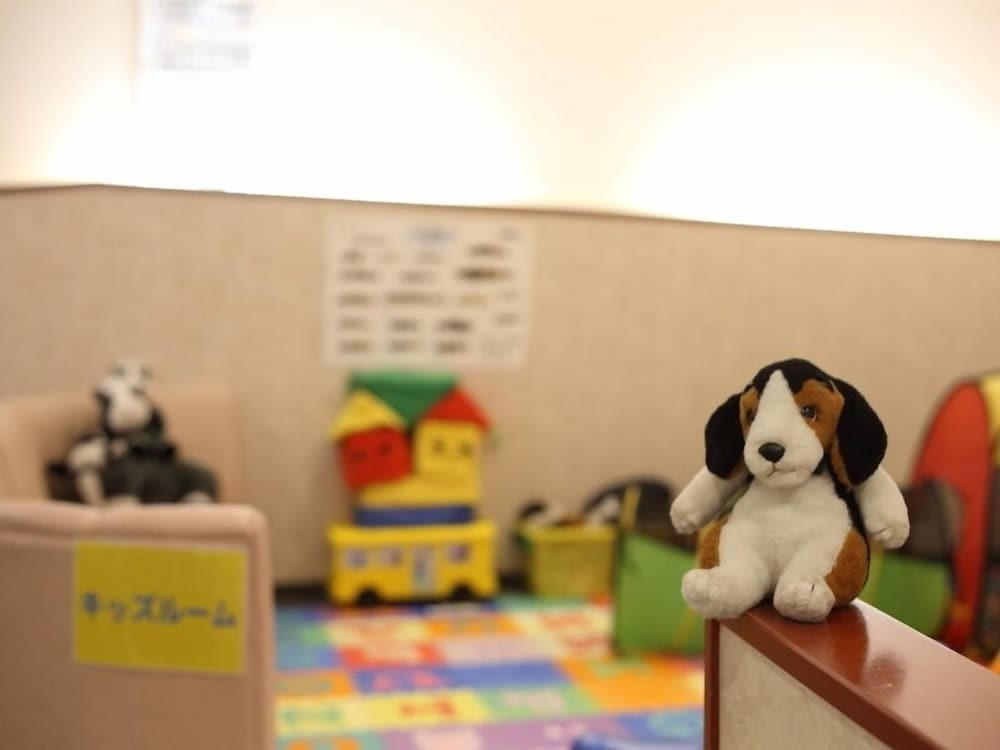 「キッズスペース」で遊ぶ子どもを見てパパママもホッとできる4258914