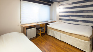 ダブルルームダブルサイズベッド 1 台ソファーベッド付き