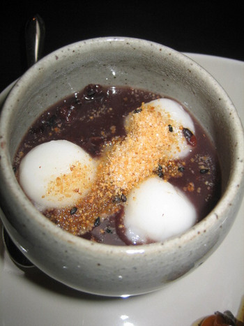 「お茶と食料雑貨　ラサ」料理 884576 白玉＆練り餡に穀類の粉末をトッピング