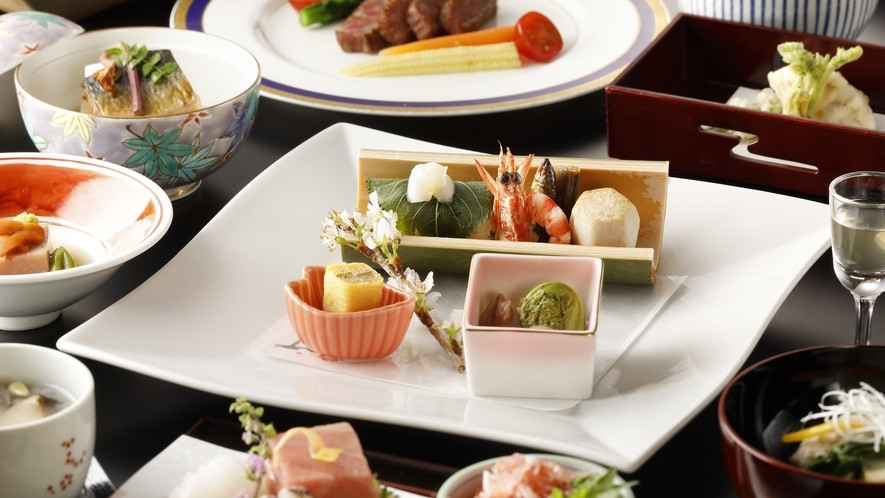 豊かな緑に囲まれた温泉宿で、70年余りの歴史に思いを馳せる3760242