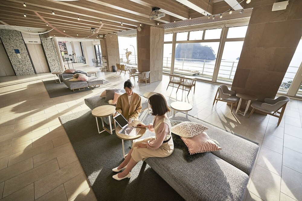 ロビー応接スペース