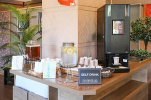 ロビーにはセルフカフェを完備