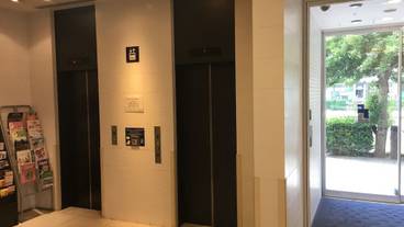 内部エントランス / 2