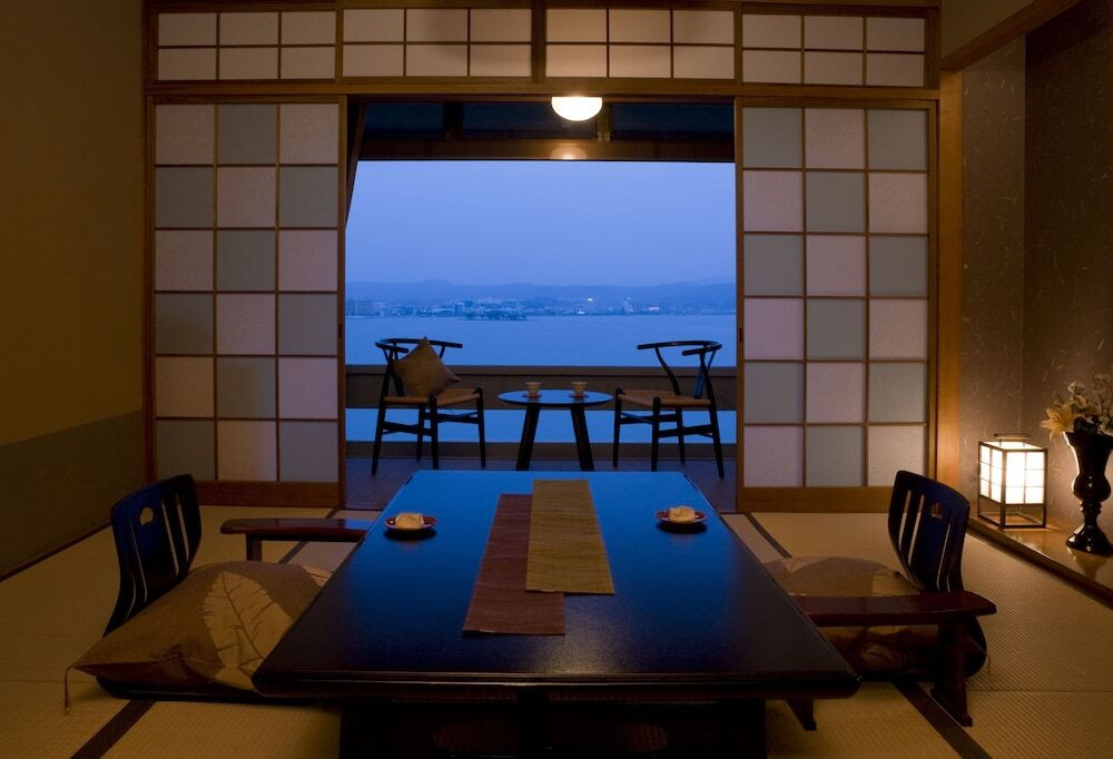 開放感抜群の温泉につかってリラックス4022988