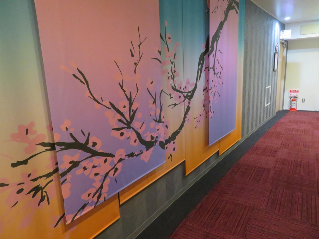 9階の大浴場への通路はきれい。浴場内部は撮りませんでした。