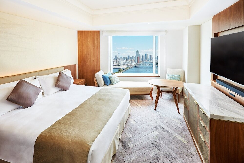 ラウンジでアフタヌーンティーを。海を眺めながら朝食を4244892