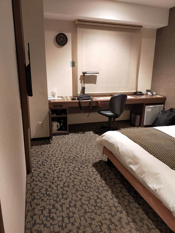 シングルルームにしては広く隣の部屋の音も気になりませんでした