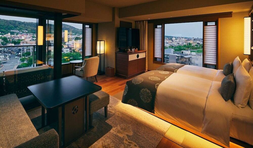 最上階 鴨川 コーナーツイン / 1